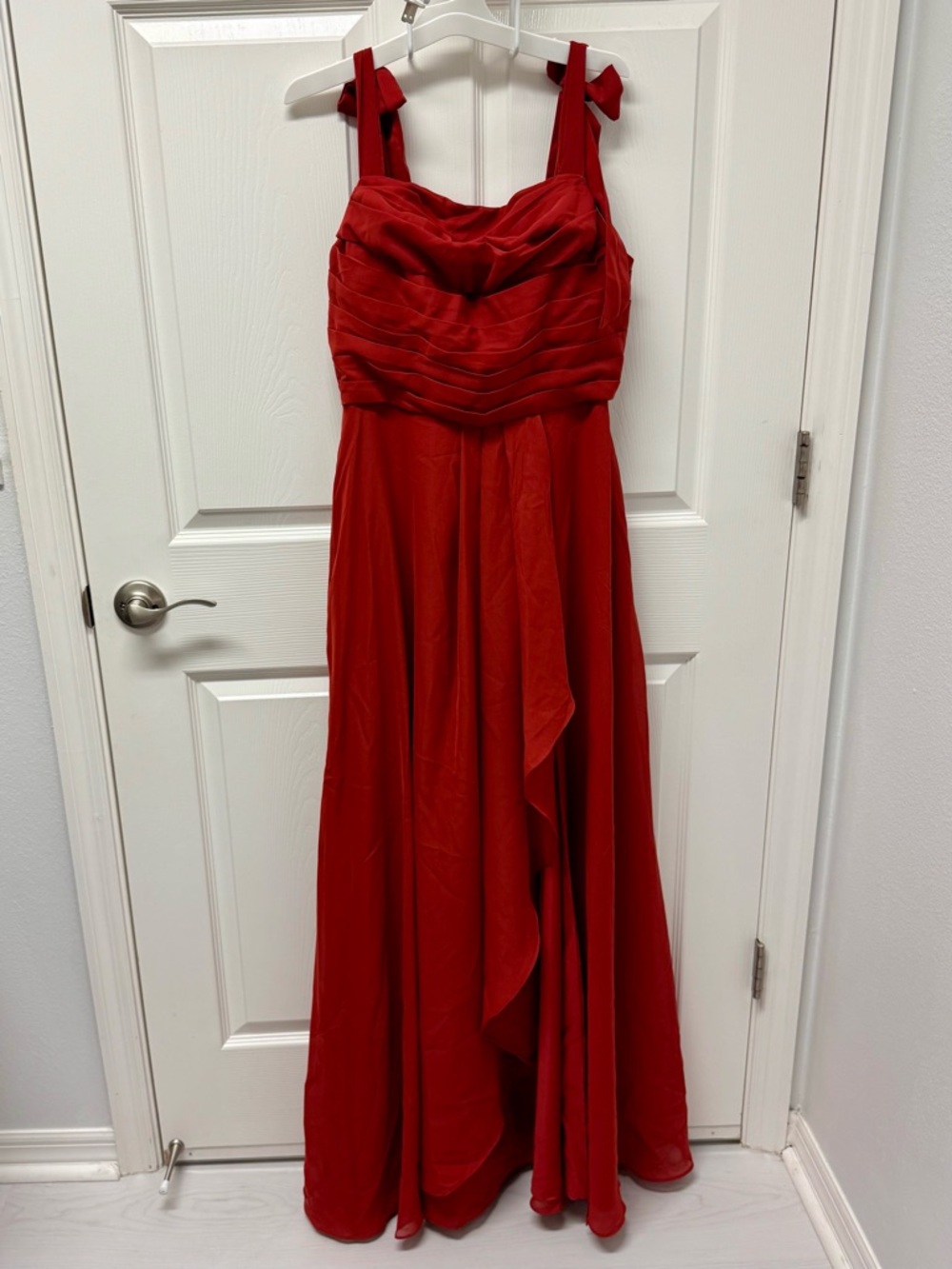 Red Sleeveless Chiffon Evening, prom, homecoming  Dress Women’s size 10 new
